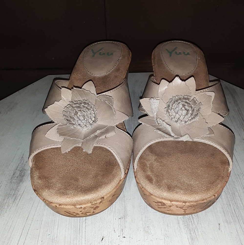 Yůů Sandals